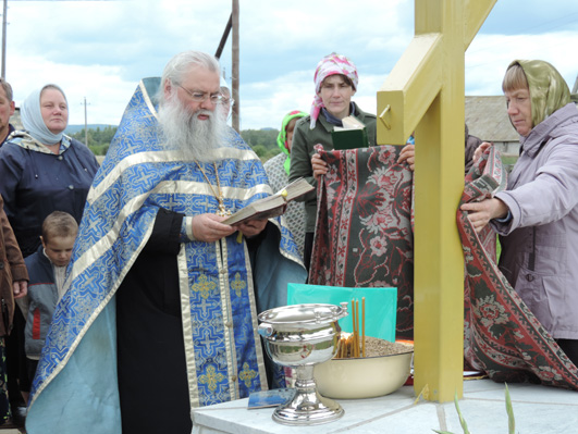 Освящение Поклонного креста в селе Заборье Березовского района