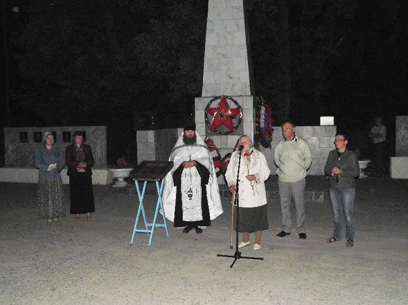 На территории Суксунского муниципального района уже традиционно более 5 лет проводится Акция «Зажги свечу!».